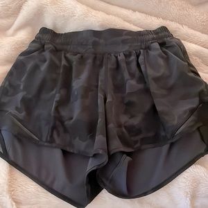 very good condition, a little lint on the underwear line!!